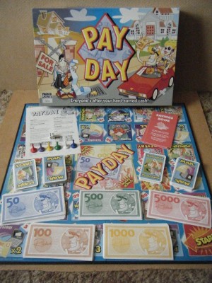 "PAYDAY" Everyones after your hard earned cash. Waddingtons 2002 .Complete.