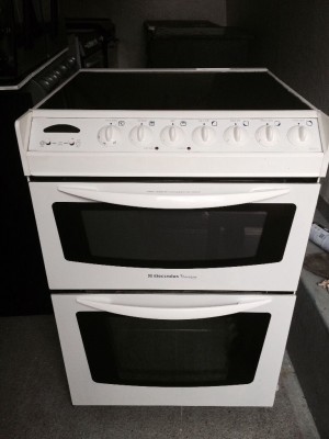 £107 electric cooker white 60cm top ceramic with 3 month warranty just £107